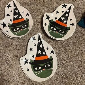 Set 12 dinner plates. New.